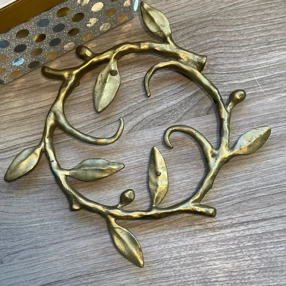 Michael Aram Leaf vine round trivet Gold tone signed